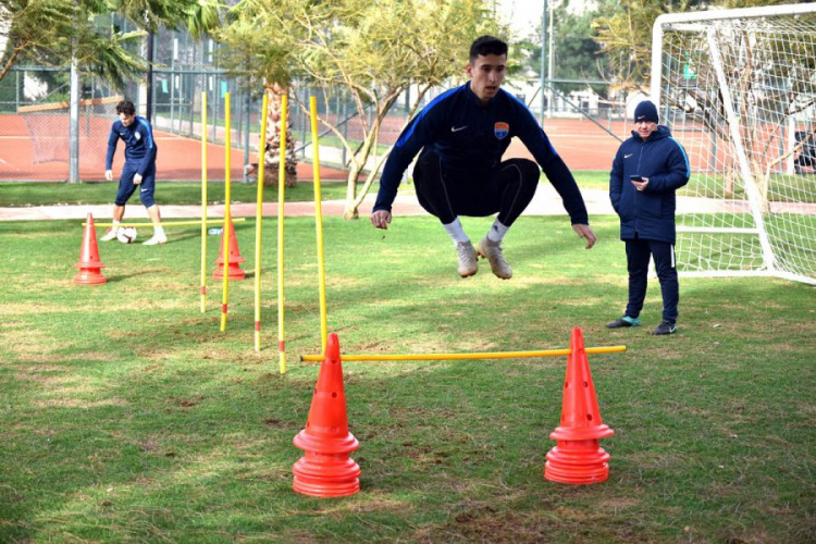 Мариупольские футболисты усиленно тренируются к завершающему спаррингу в Турции (ФОТО)