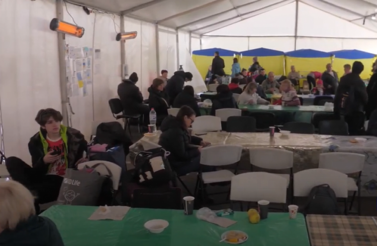 В Запорожье работает Центр помощи беженцам из Мариуполя