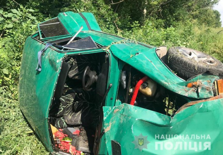 На трассе Запорожье-Мариуполь перевернулся автомобиль: водитель погиб