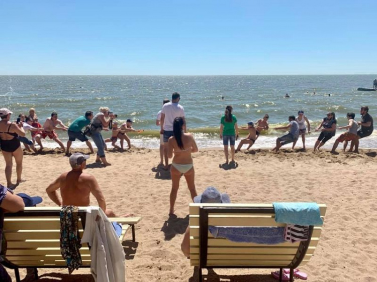 В Мариуполе презентовали суперсовременный «Солнечный пляж» (ФОТО)