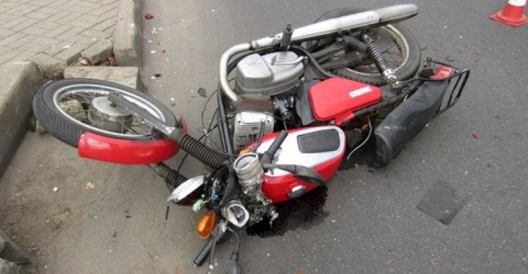 В Мариуполе фура столкнулась с мотоциклом   
