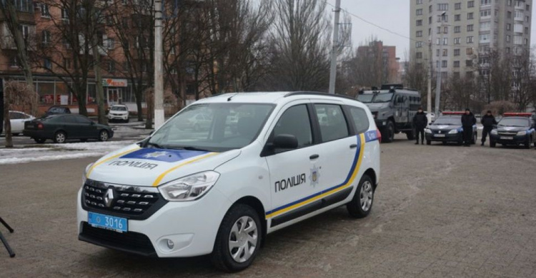 Мариуполь подарил полицейским новый автомобиль (ФОТО)