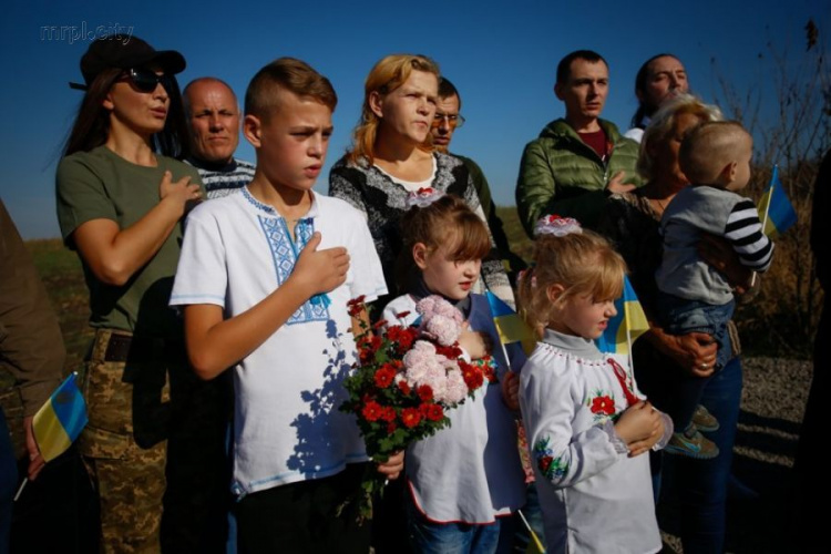 Вертолет с воинами ВСУ и СБУ не долетел до базы: на Донетчине установили мемориал погибшим (ФОТО)
