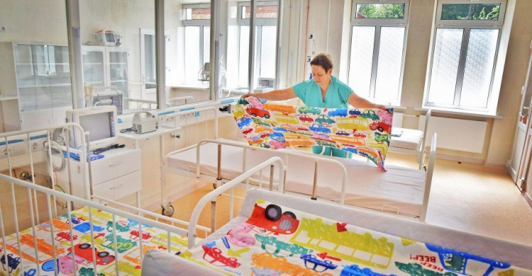 Металлурги обеспечивают больницы Мариуполя кислородом для реанимации и лечения пациентов (ФОТО)