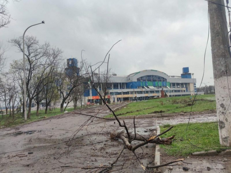 В Мариуполе оккупанты уничтожили спорткомплекс «Ильичевец»
