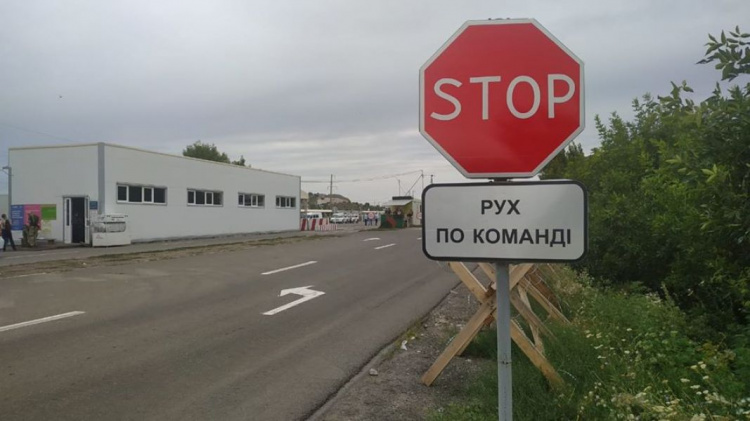 Ситуация на блокпостах Донбасса: боевики пускают не ежедневно и выборочно