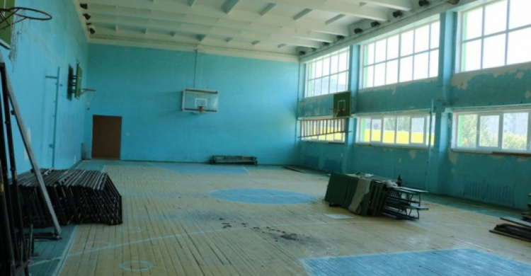 В многомиллионном тендере на ремонт гимназии в поселке вблизи Мариуполя нашли нарушения