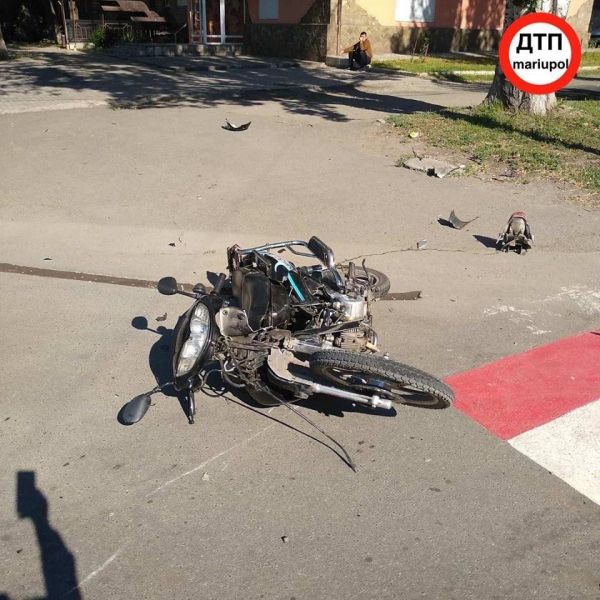 В Мариуполе в аварии пострадал 79-летний водитель мопеда (ФОТО)