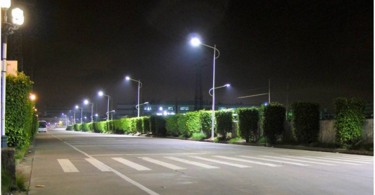 На 37 улицах Мариуполя будут установлены LED-светильники