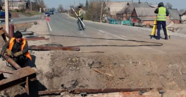 Во время карантина в Донбассе капитально ремонтируют 18-метровый мост (ВИДЕО)