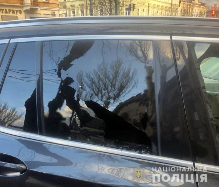 Мариупольскому депутату повредили автомобиль