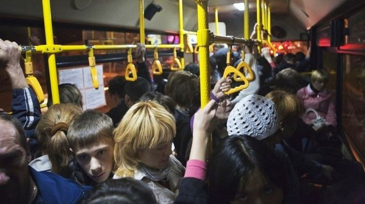 Ехать просто невозможно: мариупольцы просят вновь ввести автобус №100