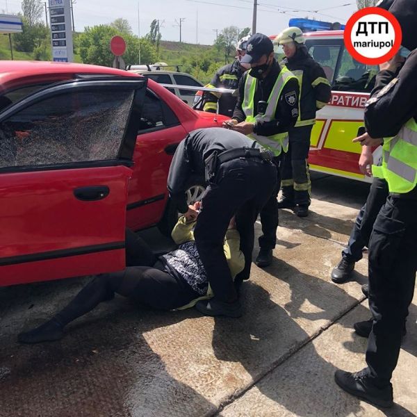 В Мариуполе при лобовом столкновении автомобилей пострадала женщина (ФОТО)