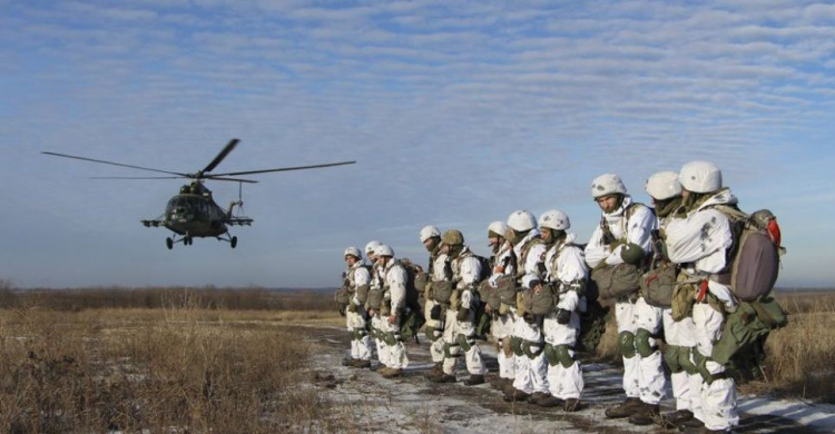 Над Мариуполем – только украинские вертолеты