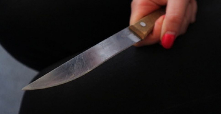 В Мариуполе женщина ударила сожителя ножом
