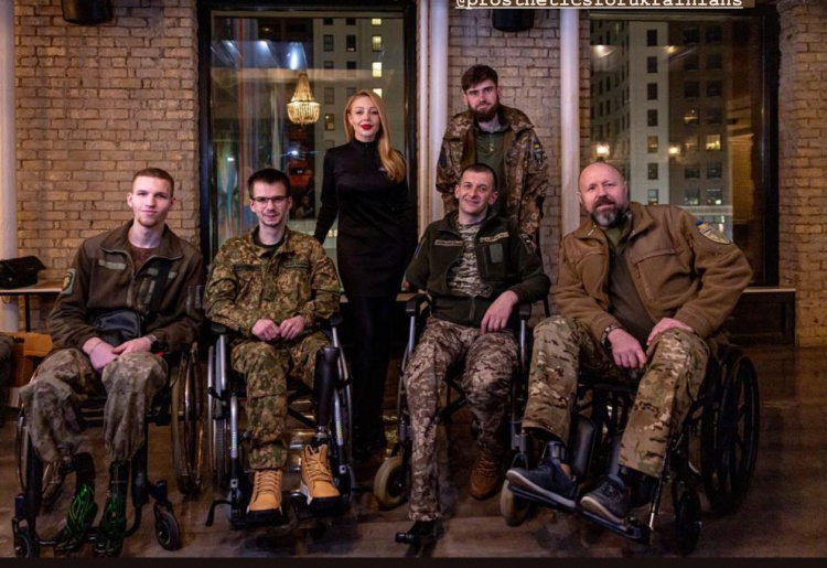 Тіна Кароль підтримує поранених військових та співпрацює з Фондом протезування українців