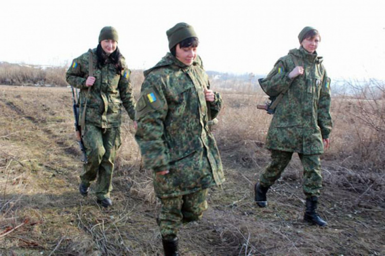 Женщины-полицейские Донецкой области прошли полевые испытания