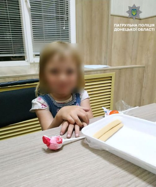 Пьяная мариупольчанка оставила четырехлетнюю дочь на остановке (ФОТО)