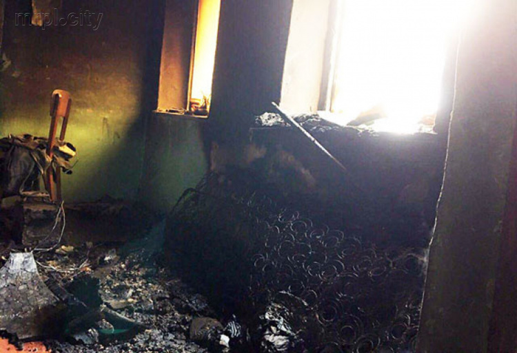 Во время пожара в Марьинском районе погибли двое взрослых и трехлетний ребенок (ФОТО)