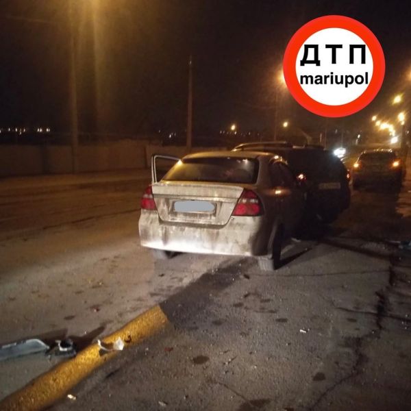 В Мариуполе припаркованный автомобиль попал в ДТП