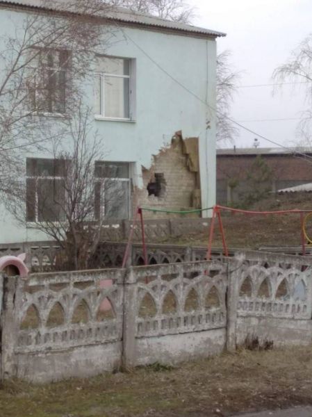 Боевики обстреляли детсад на Донбассе: есть пострадавшие