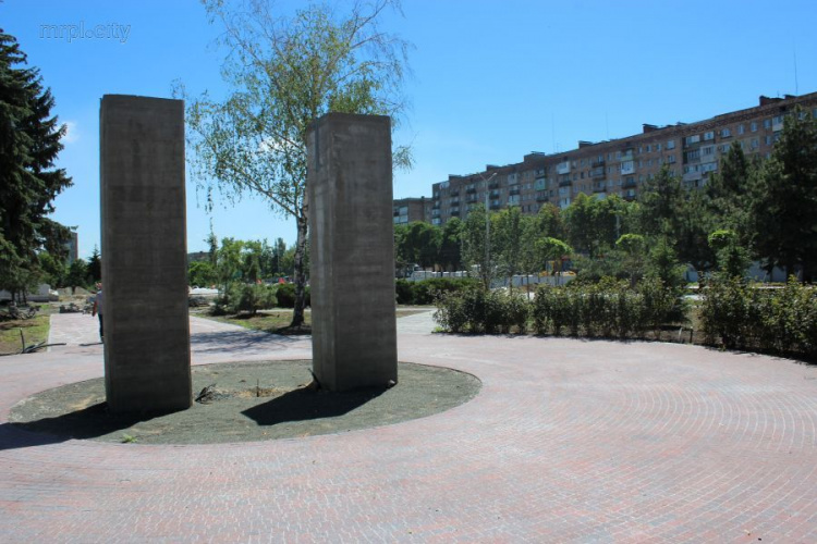 Главные локации и «магниты» обновленной площади Свободы в Мариуполе