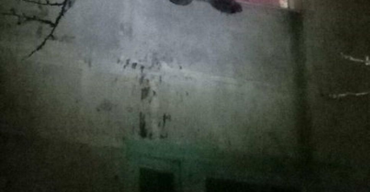 В мариупольской квартире, где разорвалась граната, находились женщина и ребенок (ФОТО+ВИДЕО)