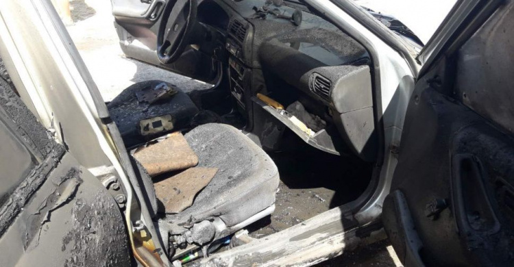 В Мариуполе сгорел легковой автомобиль