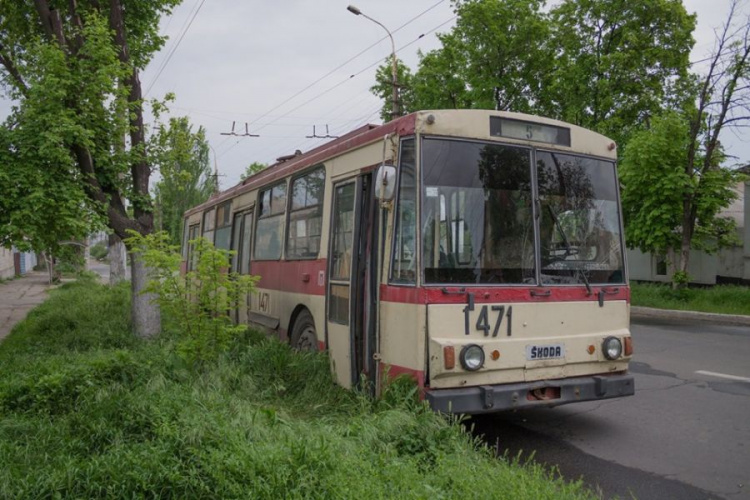 Из-под пуль – снова в работу: история одного мариупольского троллейбуса (ФОТО)