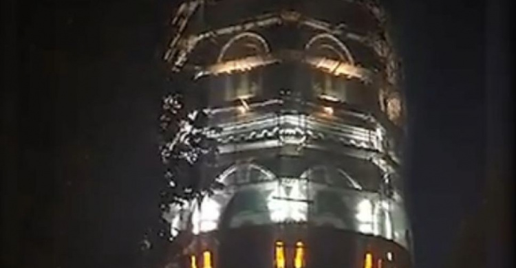 На исторических зданиях Мариуполя появляется подсветка (ФОТО+ВИДЕО)
