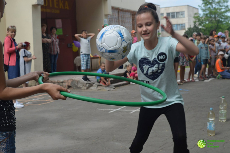 На базе библиотеки в Мариуполе запустили спортивно-развивающий проект (ФОТО)