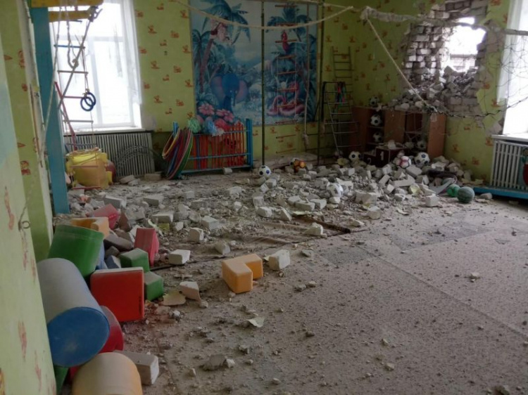 Боевики обстреляли детсад на Донбассе: есть пострадавшие