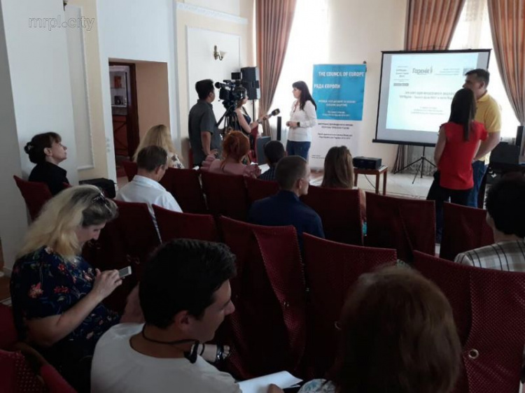 В Мариуполе презентовали бесплатное мобильное приложение для переселенцев (ФОТО)