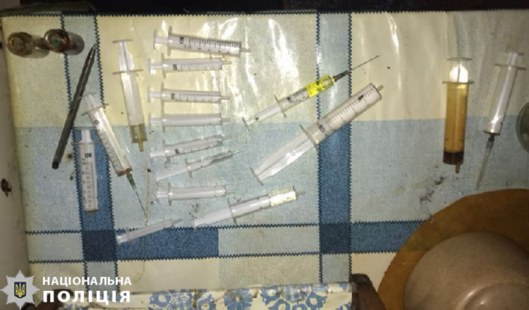 В центре Мариуполя закрыли законспирированный наркопритон (ФОТО)