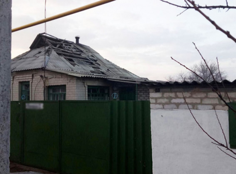 Полицейские Донецкой области помогают жителям Авдеевки с зарядкой телефонов