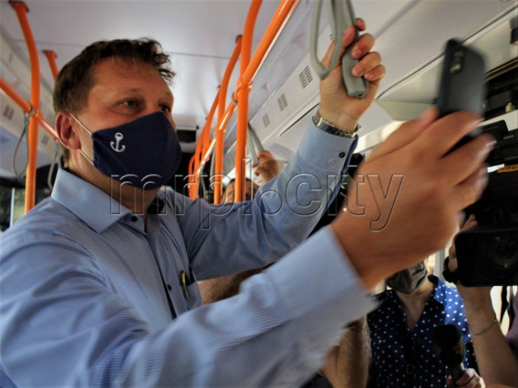 Молодежные троллейбусы: в Мариуполе изменили стереотип об исключительно «пенсионном транспорте»
