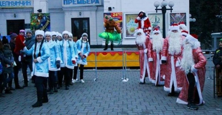 В Мариуполе сказочные персонажи сойдутся в «Баттле Дедов Морозов»