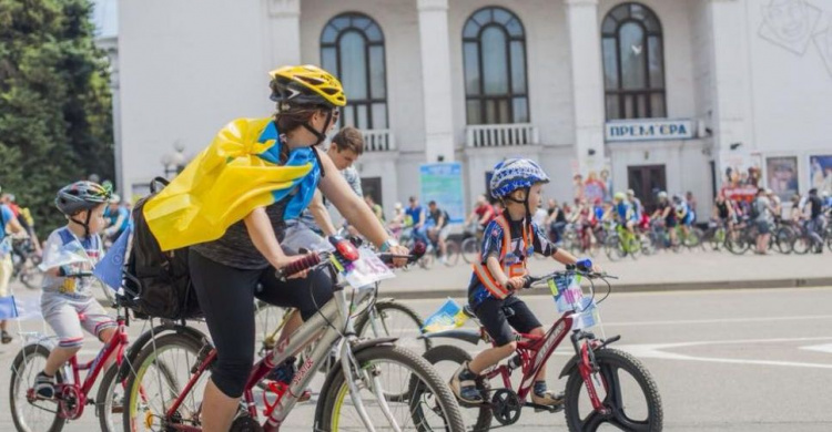 Мариупольцы устроили масштабный велопробег в День Европы (ФОТО)