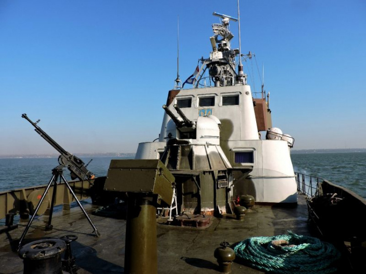 Мариупольские пограничники провели стрельбы в Азовском море (ФОТО+ВИДЕО)