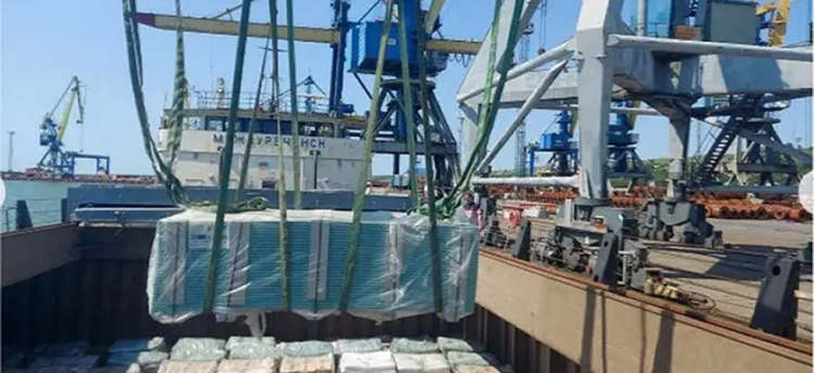 Росіяни через порт у Маріуполі вивозять тонни викраденого українського зерна