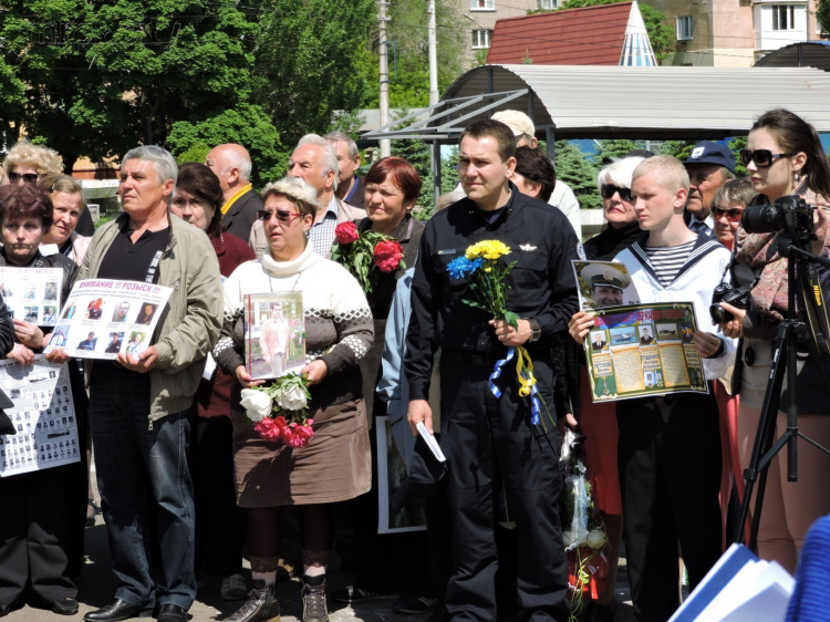 В Мариуполе прошла Акция памяти погибших моряков (ФОТО)