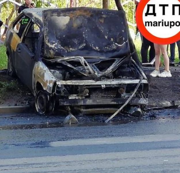 В Мариуполе припаркованные автомобили пострадали в результате пожара и «пьяного» ДТП