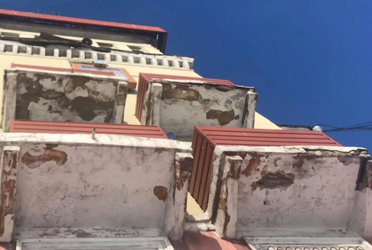 Мариупольцам «угрожают» аварийные балконы (ФОТОФАКТ)