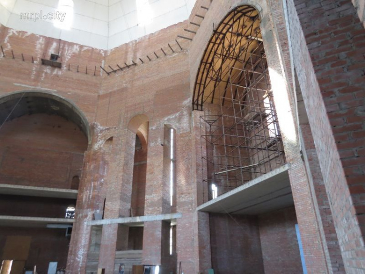 В самом большом храме Мариуполя построят смотровую площадку и лифт (ФОТО)