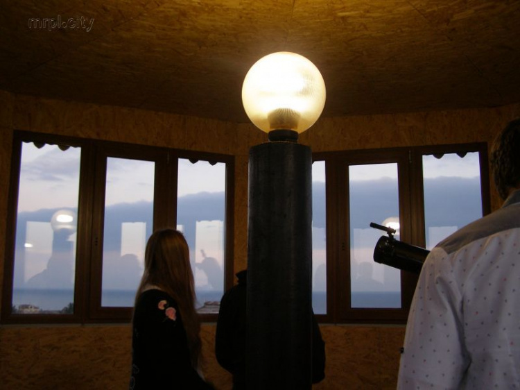 В водонапорной башне Мариуполя прошли первые экскурсии для горожан (ФОТО)