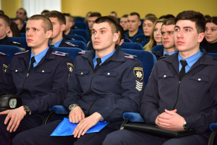 На стажировку в полицию Донецкой области прибыли 145 курсантов