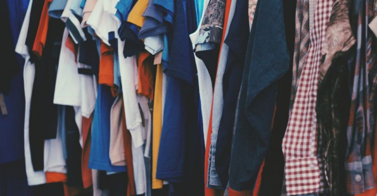 Социальный гардероб: где мариупольцам бесплатно получить одежду?