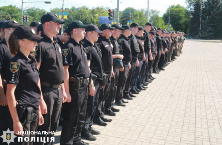 В праздничном Мариуполе будут работать усиленные патрули (ФОТО)