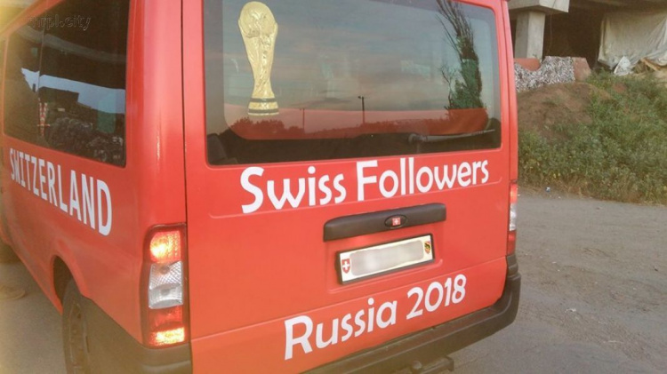 На чемпионат мира - через Донбасс: швейцарских болельщиков задержали около передовой (ФОТО)