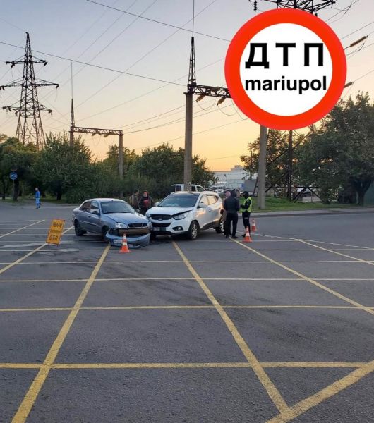 На новой коробчатой разметке в Мариуполе «поцеловались» автомобили